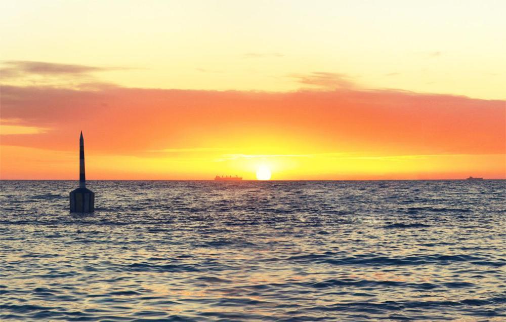 Cottesloe Beach Hotel Перт Экстерьер фото