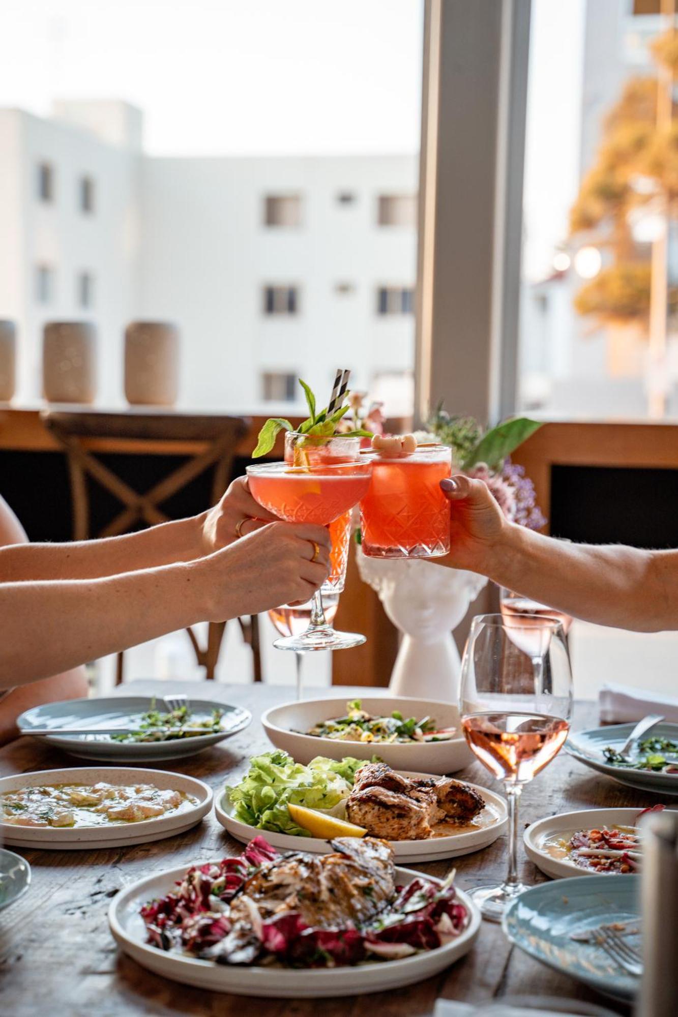 Cottesloe Beach Hotel Перт Экстерьер фото