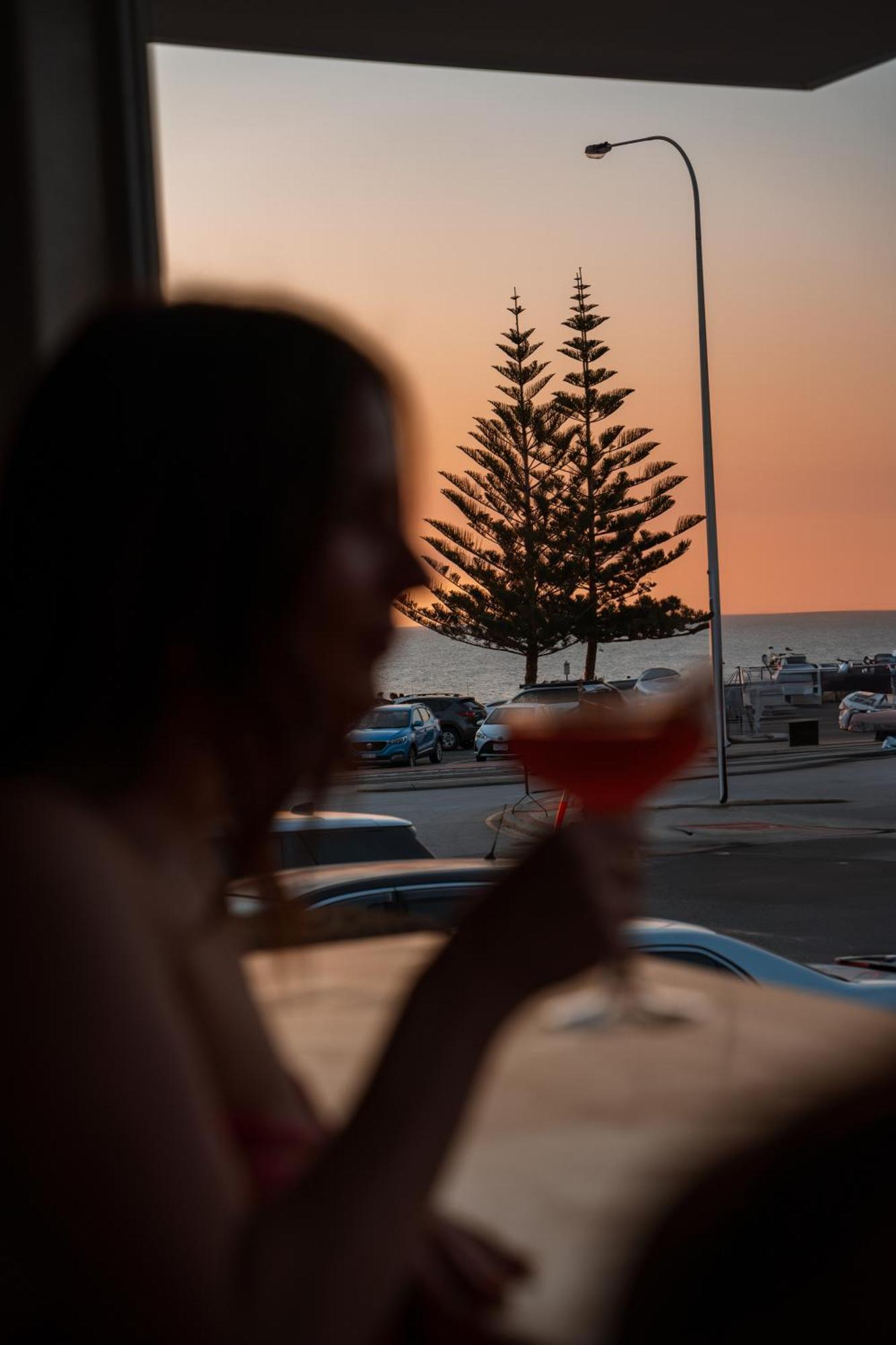 Cottesloe Beach Hotel Перт Экстерьер фото