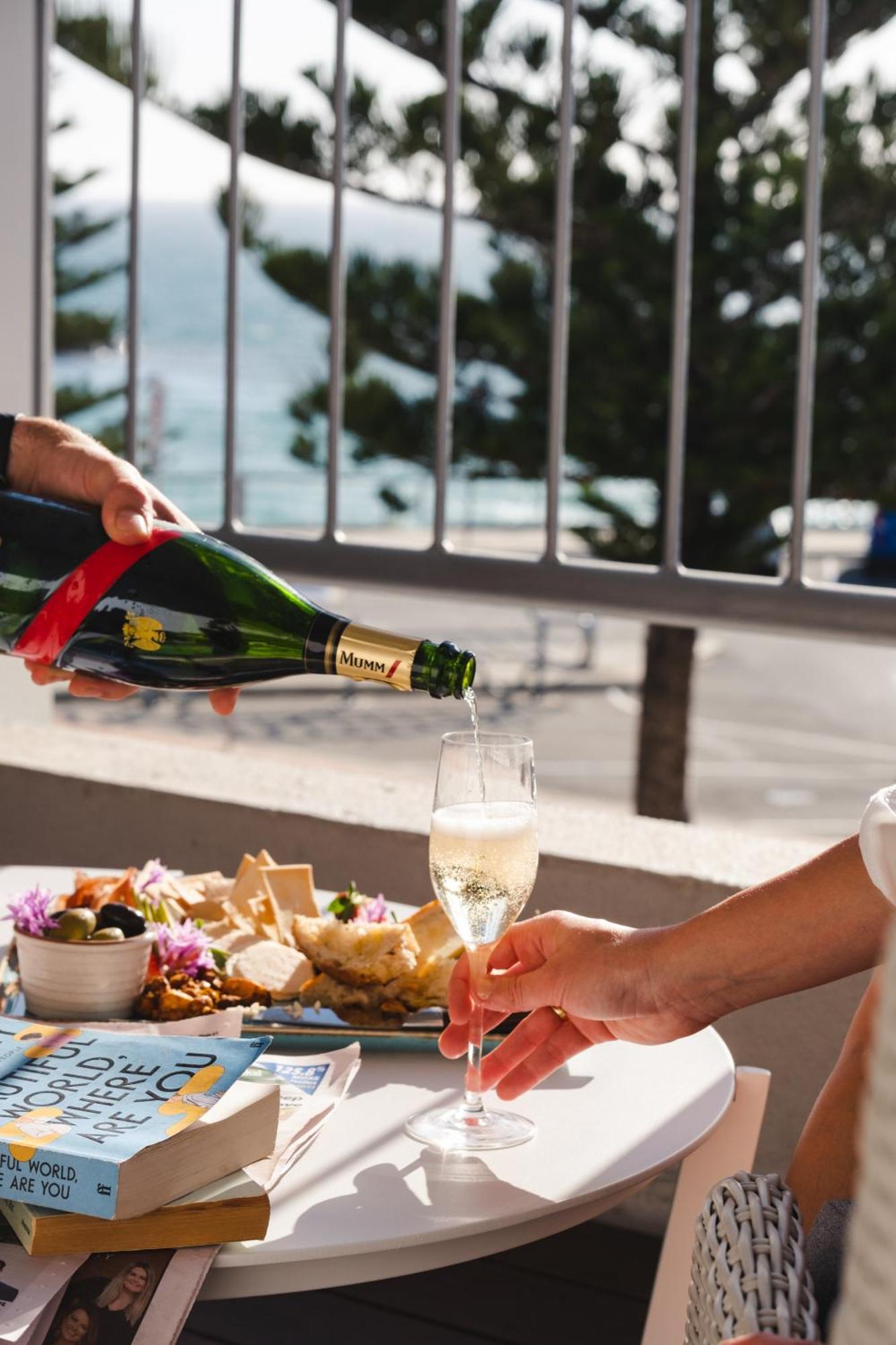 Cottesloe Beach Hotel Перт Экстерьер фото
