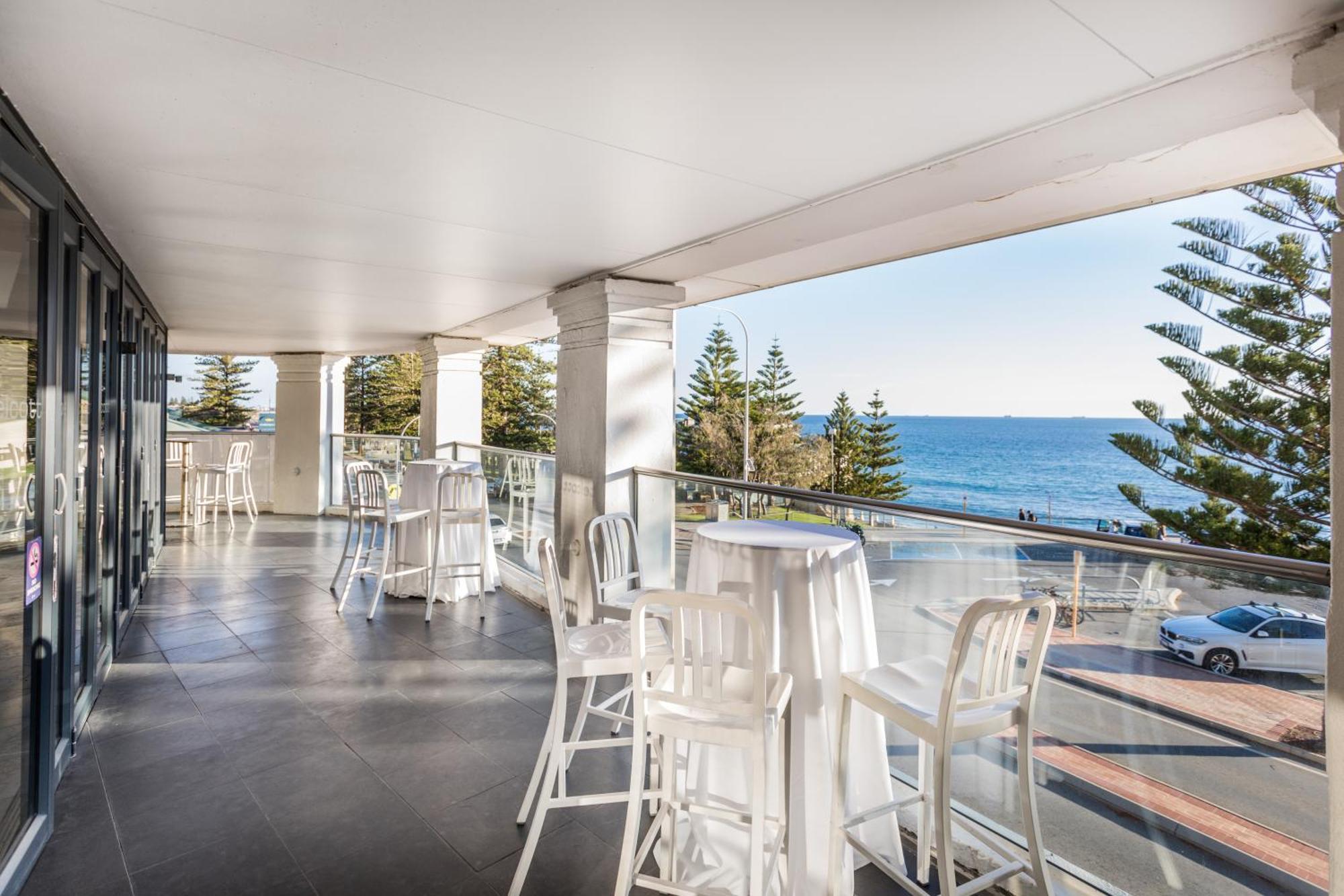 Cottesloe Beach Hotel Перт Экстерьер фото