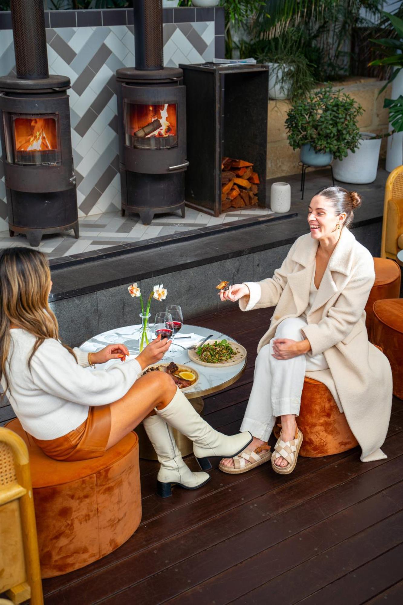 Cottesloe Beach Hotel Перт Экстерьер фото