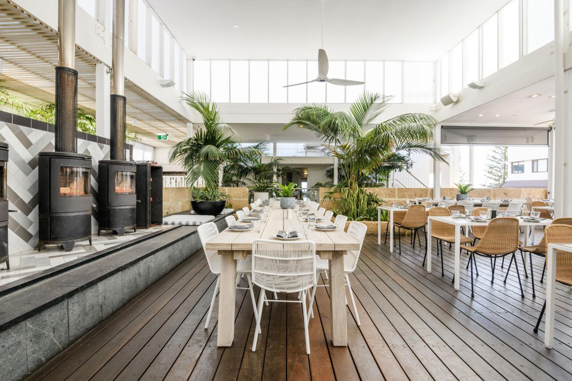 Cottesloe Beach Hotel Перт Экстерьер фото
