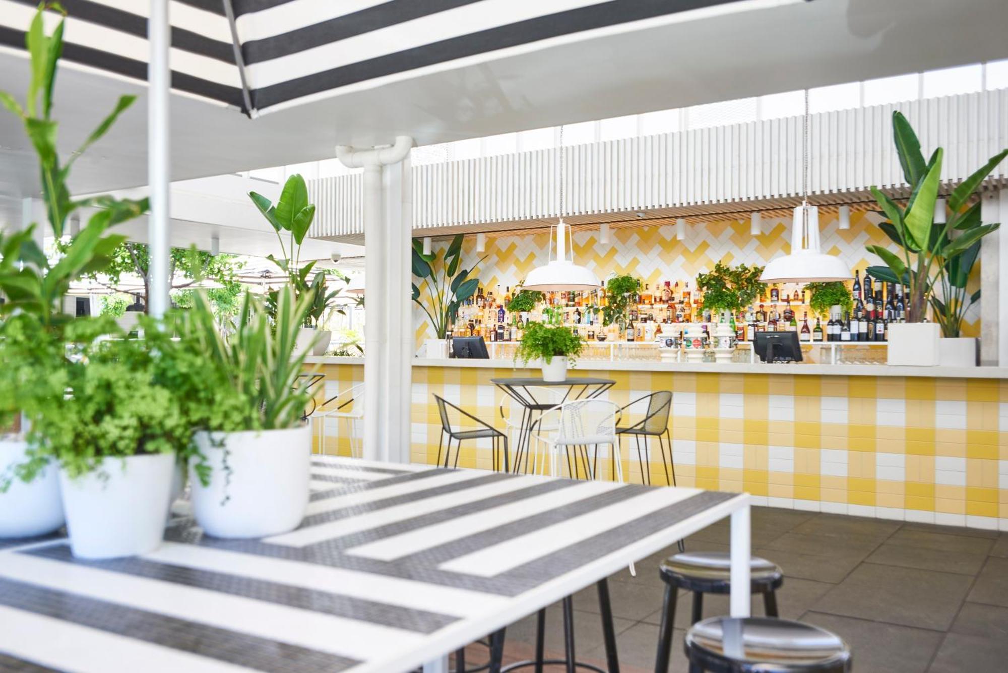 Cottesloe Beach Hotel Перт Экстерьер фото